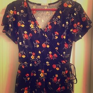 ✨ 3/$10 Black Detailed Velour Blouse